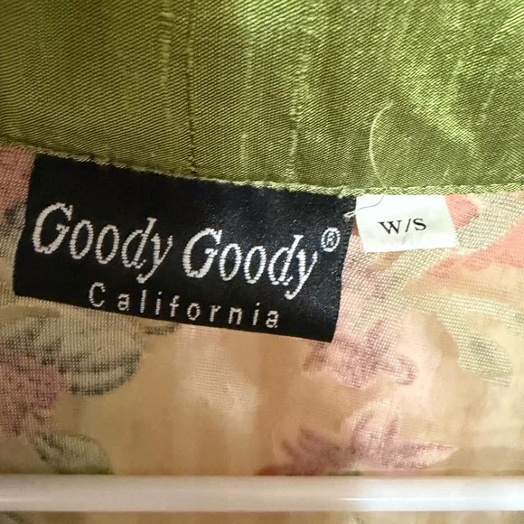 Floral Robe with Pink and Green Accents - Picture 2 of 4